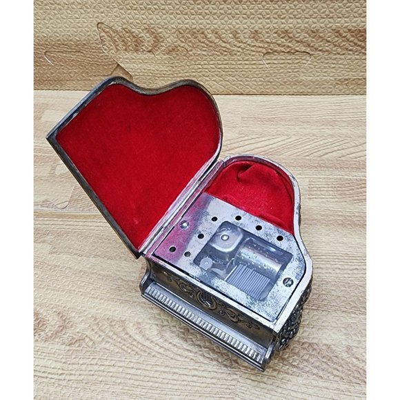 Vintage Music trinket Piano box by Ormolu wind up 4 x 3 1/2” - Picture 8 of 10